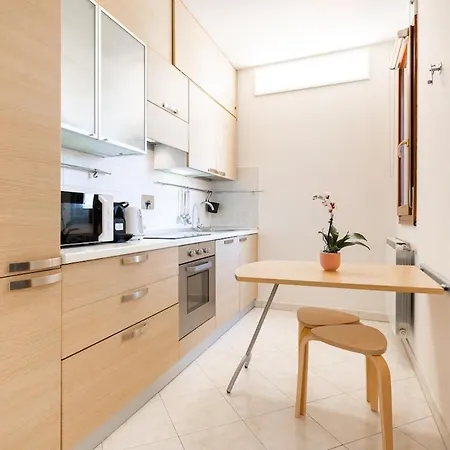 15 E 15 Apartment